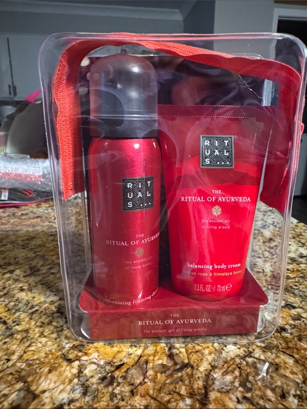 The Ritual of Ayurveda Balancing Body Cream & Foaming Shower Set - Red
